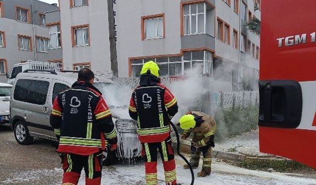 Bandırma’da Araç Yangını Paniğe Neden Oldu