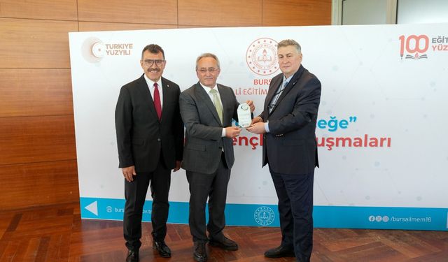 BURSA İTÜDER, İTÜ REKTÖRÜ PROF.DR. HASAN MANDAL’I BURSALI ÖĞRENCİLERLE BULUŞTURDU