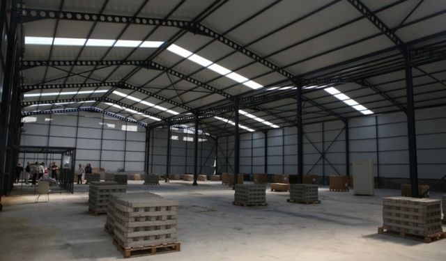 Bursa'nın Yeni Yerleşim Bölgesinde Kaçak Fabrika Yıkıldı