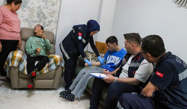 Uşak’ta Yatalak Hastalara Umut Olan Hizmet: “Evde Sağlık Hizmeti”yle Şifa Kapıda