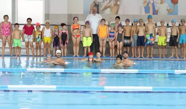 İzmir Menemen'de Bir İlk: Ücretsiz Yüzme Kursu Başladı