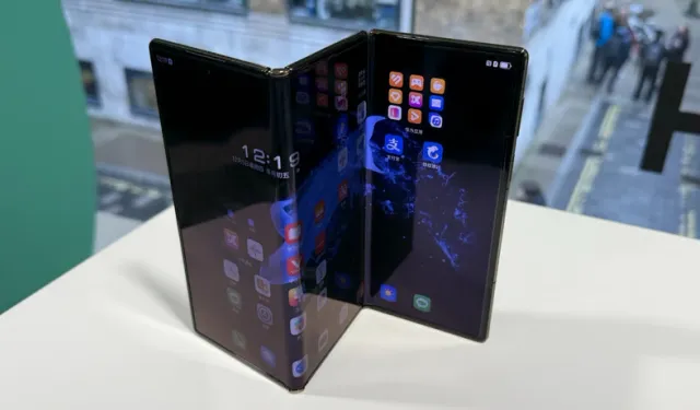 Samsung Galaxy G Fold Yeniden Görüntülendi: Üç Katlı Ekranıyla Geliyor