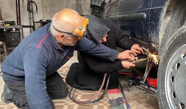 Sanayinin Tek Kadın Çırağı: 25 Yıldır Eşine Omuz Veriyor