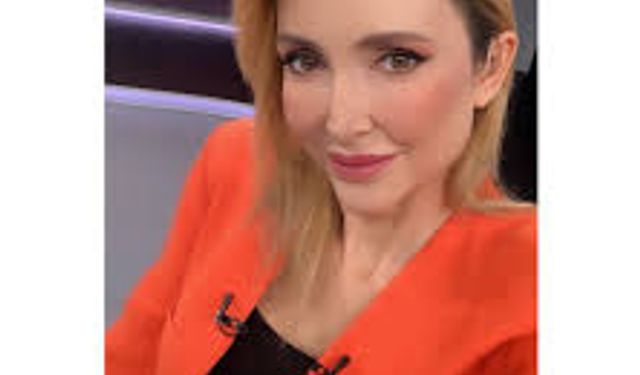 TRT Spikeri Oya Eren, Festivalde Yönetmen Ecre Begüm Bayrak’a Tepki Gösterip Sahneyi Terk Etti