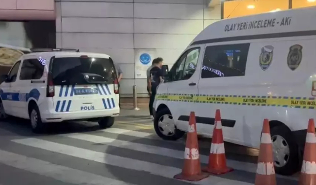 Beylikdüzü AVM'de Asma Tavan Çöktü: Bir Kişi Yaralandı, Yemek Katı Kapatıldı