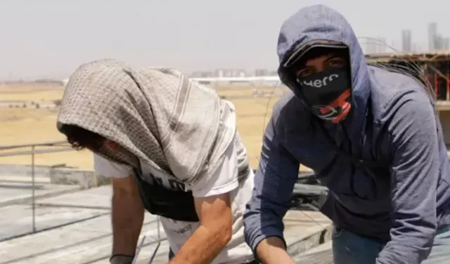 Termometreler 49 Dereceyi Göstermesine Rağmen Mesai Devam Ediyor