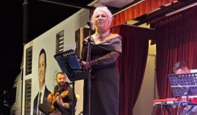 Anadolu Kadın Hareketi Derneği 30 Ağustos’u Edremit’te kutladı: ‘Atatürk’ü unutturmayacağız!’