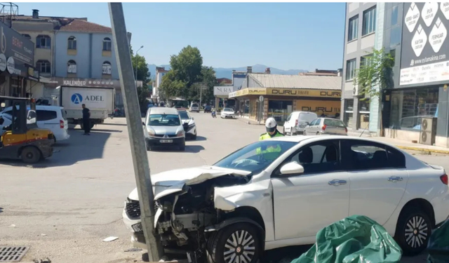 Bursa İnegöl'de Kaza: Otomobil Sürücüsü Yaralandı
