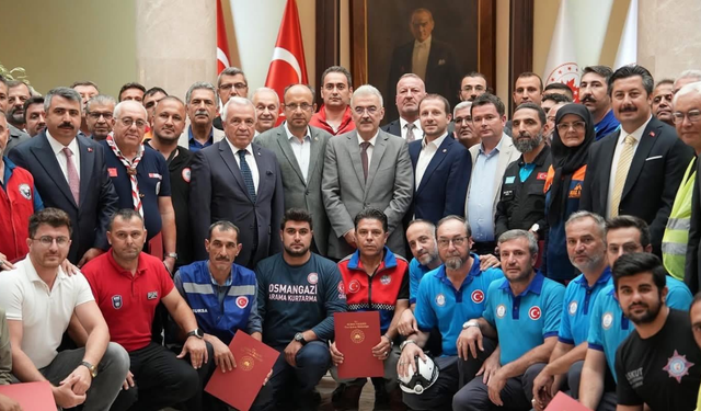 Bursa Muş-Der Arama ve Kurtarma Ekibine Üstün Başarı Takdir Belgesi