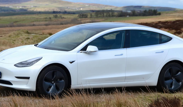 Tesla’dan Yeni Menzil Rekoru: Model 3 Long Range Tanıtıldı