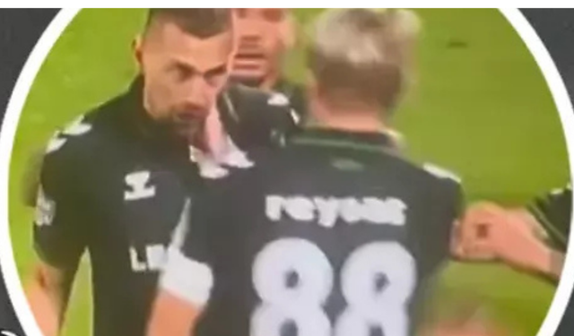 Sakaryaspor Maçında Şok Olay: Caner Erkin'den Takım Arkadaşına Tokat ve Kırmızı Kart!