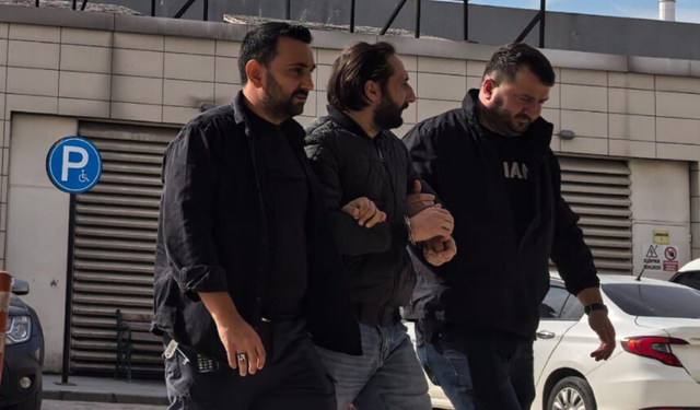 Bursa Polisi Harekete Geçti: 21 Yıl Hapis Cezasıyla Aranan Dolandırıcı Barakada Yakalandı!