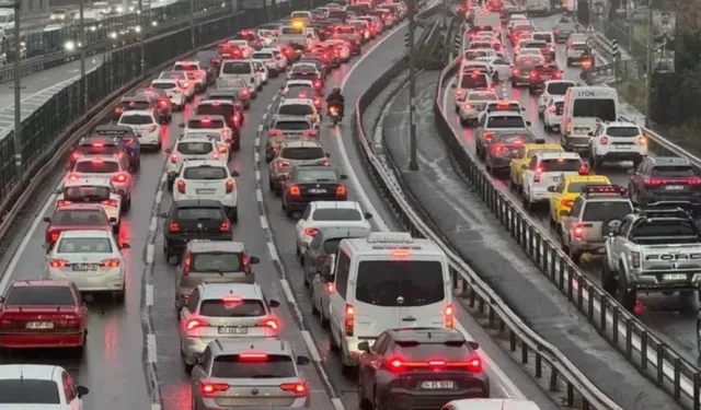 Toplam taşıt 33 milyonu aştı! Trafiğe aylık kayıt azaldı!