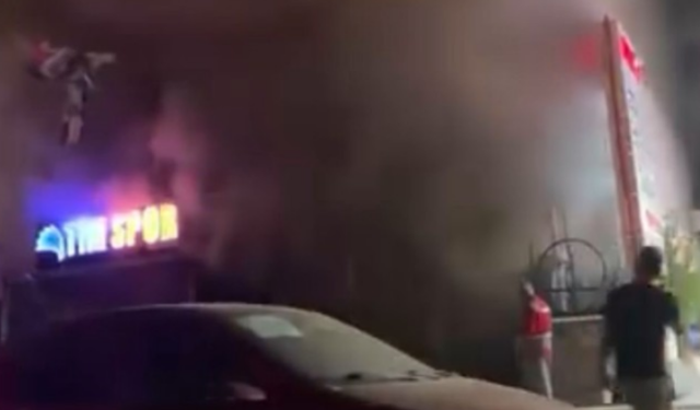 Bursa'da Korkutan Yangın! Alevler Akaryakıt İstasyonuna Sıçramadan Kontrol Altına Alındı