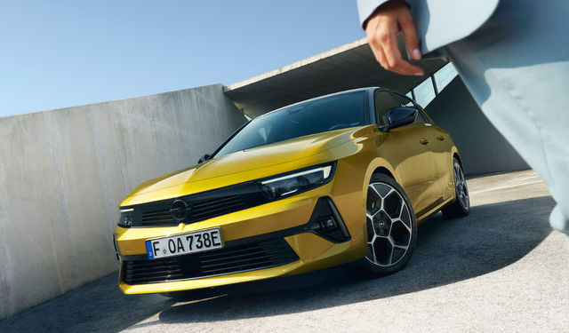 MAKYAJLI YENİ OPEL ASTRA GELİYOR: İLK RESMİ GÖRSELLER YAYINLANDI!