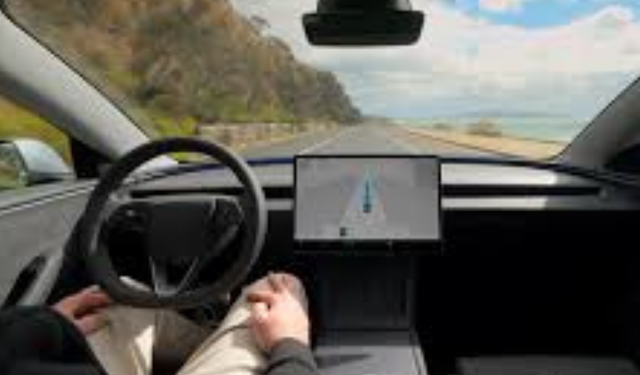 OTONOM SÜRÜŞTE KRİTİK EŞİK: TESLA, FSD TANITIM SÜRÜŞLERİNE AVRUPA'DA BAŞLADI!