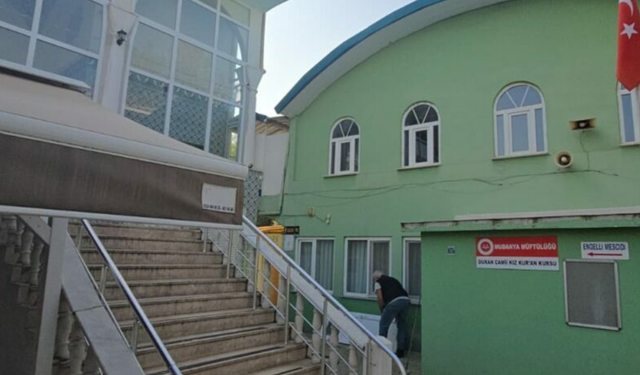 ŞAŞIRTAN OLAY: Bursa'da Caminin Kadınlar Tuvaletinde Erkek Cesedi Bulundu!