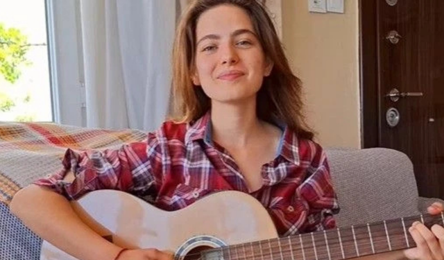 TRT 1'İN YILDIZI AVA YAMAN'DAN BÜYÜK SÜRPRİZ: HEM OYUNCU HEM ŞARKICI!