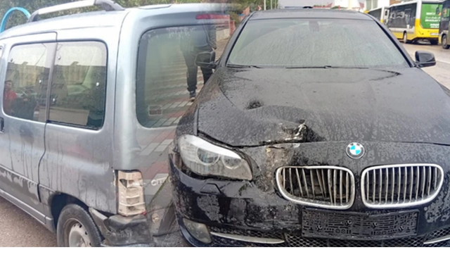 Bursa'da Korkutan Kaza: Otomobil ile Hafif Ticari Araç Çarpıştı, 2 Yaralı!