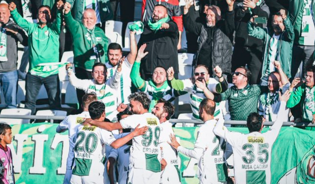 Bursaspor Deplasmanda Şov Yaptı: Somaspor'a Acımayan Timsah Zirveyi Kimseye Bırakmıyor!