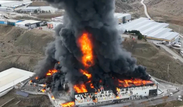 Kırıkkale Organize Sanayi Bölgesi'nde Kimya Fabrikasında Dehşet Yangın!