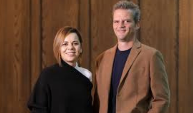 Seren Yüce Evli mi? Eşi Elif Bereketli Kimdir, Ne İş Yapıyor? TRT World Sunucusu Elif Bereketli’nin Kariyer Yolculuğu