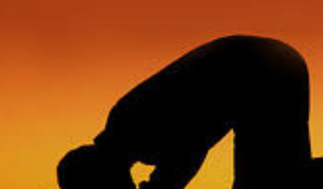 Tilavet Secdesi Nasıl Yapılır? Namazda ve Namaz Dışında Tilavet Secdesi Rehberi (Diyanet)