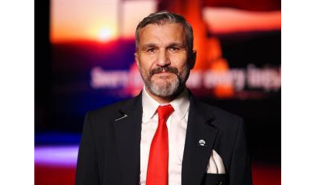 "Karneye Bakarken Aslında Çocuğunuzu Değil, Kendi Egonuzu Görüyor Olabilirsiniz"