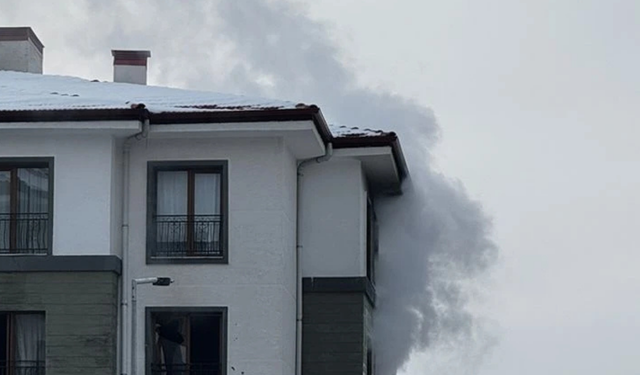 Elazığ TOKİ Konutlarında Korkutan Yangın: 11 Kişi Dumandan Etkilendi!