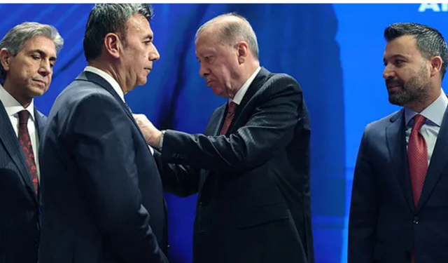 SON DAKİKA: AK Parti'ye 4 Yeni Belediye Başkanı! Başkan Erdoğan Rozetlerini Taktı