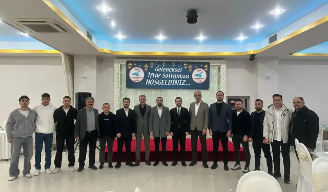AK Parti Heyeti Van Muradiyeliler Derneği İftarında Buluştu