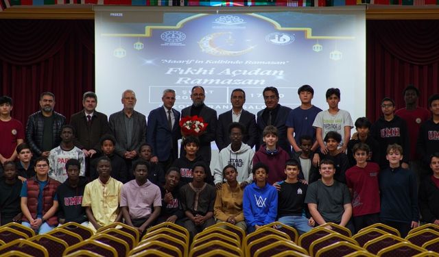 Bursa'da İmam Hatip Lisesi Öğrencileriyle 'Okulda Buluşalım, İftarda Konuşalım' Etkinliği