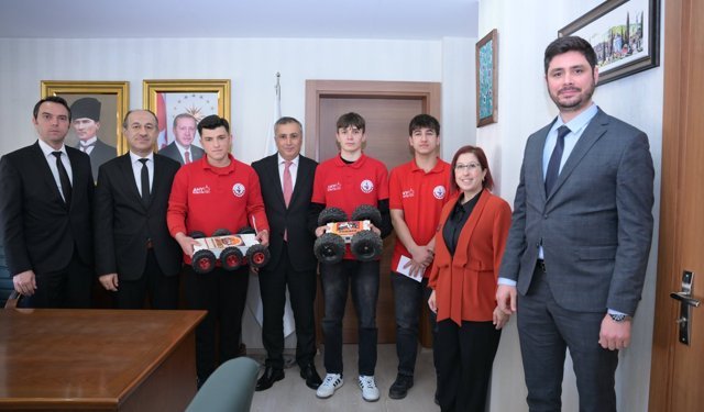 Bursa'dan Robot Yarışması Gururu: Ahmet Necati Yılmaz MTAL Türkiye Birincisi Oldu
