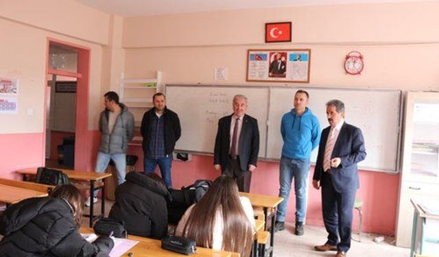 İznik İlçe Milli Eğitim Müdürü Muhammet Asil, Kaynarca İmam Hatip Ortaokulu'nu Ziyaret Etti