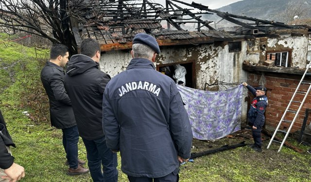 Orhaneli'nde Ev Yangını: 2 Vatandaş Hayatını Kaybetti