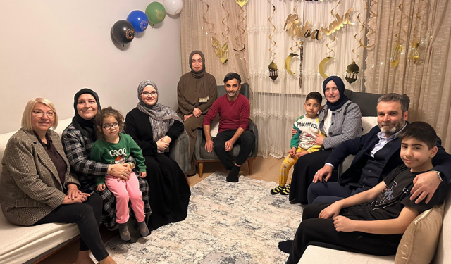 AK Kadın Bursa’dan 5 Ayrı Hanede İftar Ziyareti