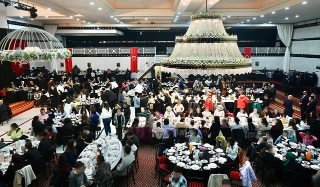 AK Parti Bursa İl Başkanı Davut Gürkan, Yetim Çocuklarla İftarda Buluştu