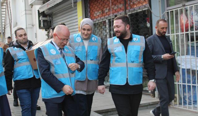 Bursa'da İftara Yetişemeyenlere İftar Yemeği İkramı