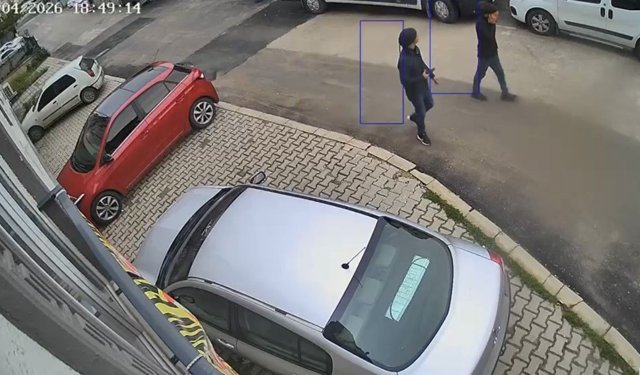 Kontakta Anahtarı Görüp Çaldılar: Bursa’da Kargo Aracı Kovalamacayla Yakalandı