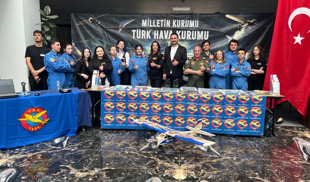 BTÜ’de F16 Heyecanı Gençler Kokpite Geçti