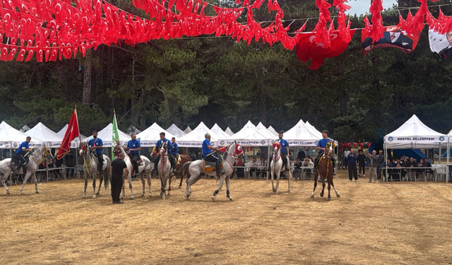 BEDFE Festivali Bursa'da Başladı: Yağmura Rağmen İlk Gün Heyecanı Yaşanıyor