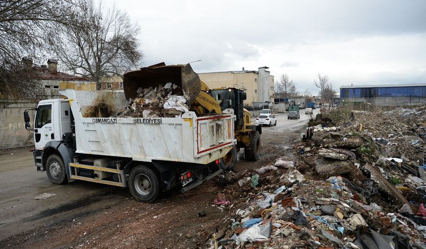Osmangazi Belediyesi, Kaçak atılan molozları temizledi