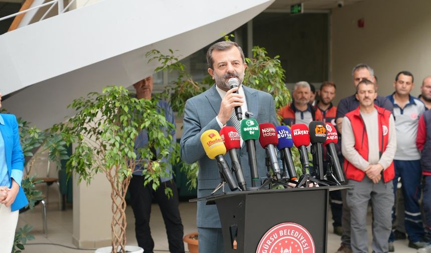 Mustafa Işık'a  Üçüncü Dönem Adına Personeli'nden sürpriz Karşılama