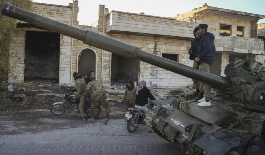 Rus ve Suriye güçleri, Halep ile İdlib'i bombalıyor