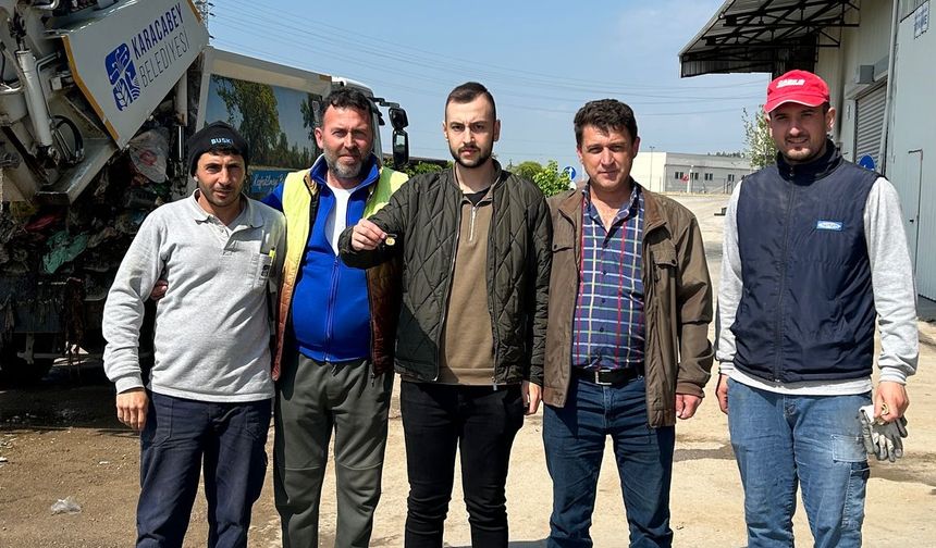 Bursa Karacabey Belediyesi temizlik işçileri çöpte kaybolan altınları bulup teslim etti