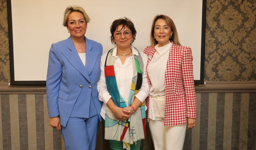BURSA BUSADER'DE YENİ ÜYELERE ROZET TAKILDI