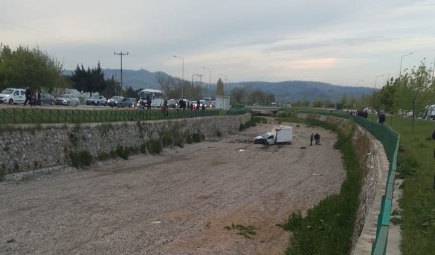 Bursa Çeltikte  araç Alman kanala uçtu!