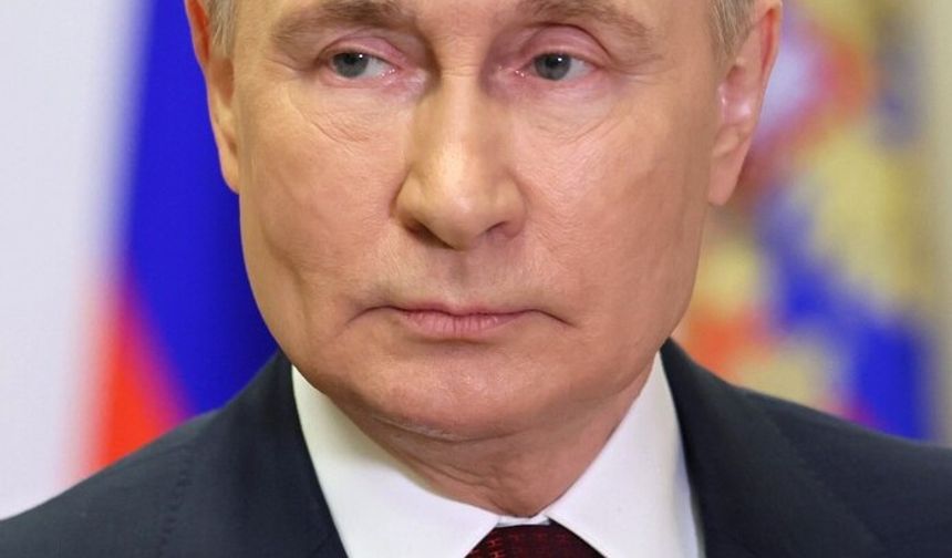 Putin, Paskalya Ayininde Kurtarıcı İsa Katedrali’ndeydi
