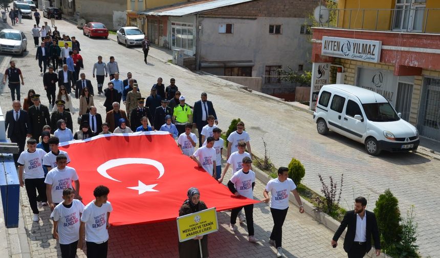 Tercan’da 19 Mayıs’a Özel Gençlik Yürüyüşü Düzenlendi