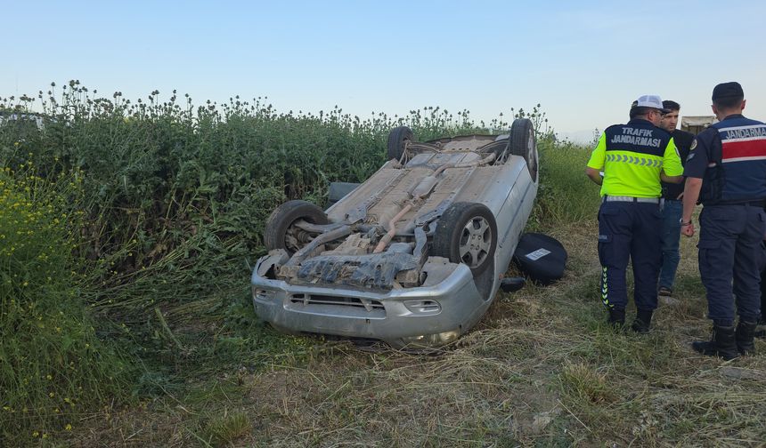 Bursa'da Otomobil Şarampole Yuvarlandı: 5 Kişi Yaralandı